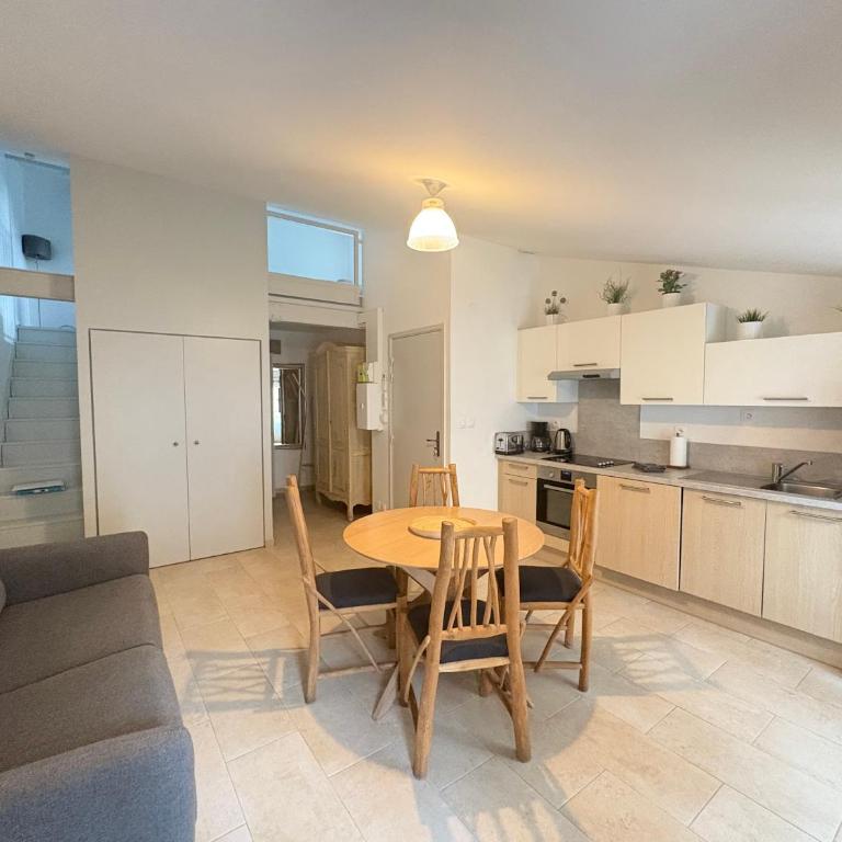 Holiday in Arles -Appartement du Théâtre Antique - One-Bedroom Apartment with Mezzanine - 1