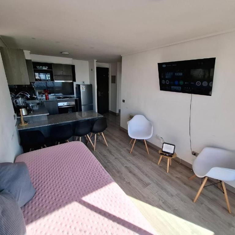 Loica Host - Smart - Two-Bedroom Apartment with Balcony - 1