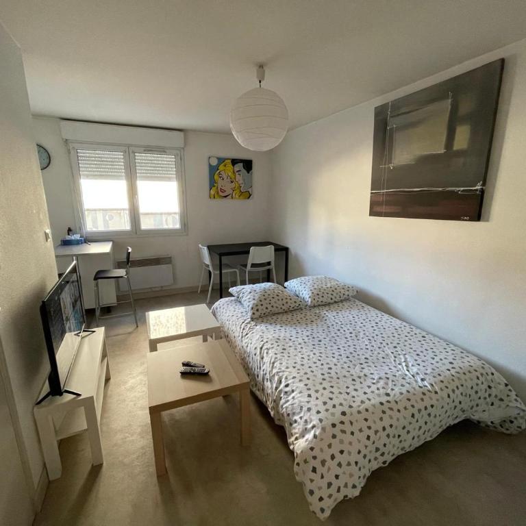 Studio 20m2 parking 4rue proudhon wifi rdcsureleve - Appartement 1 Chambre - 2