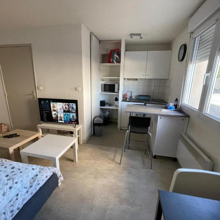 Studio 20m2 parking 4rue proudhon wifi rdcsureleve - Appartement 1 Chambre - 5