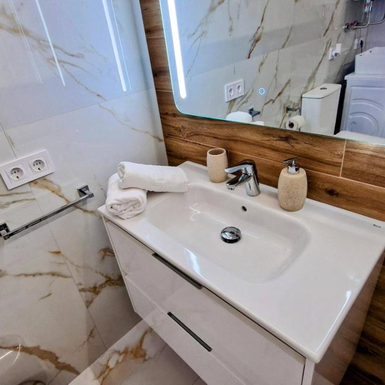 Skyview Apartment - Two-Bedroom Apartment - 23