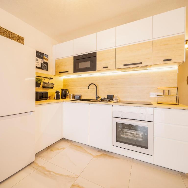 Skyview Apartment - Two-Bedroom Apartment - 12