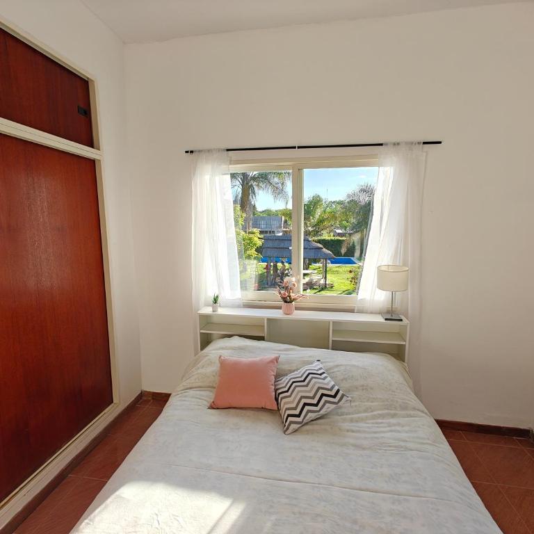 Complejo La Paz Casa de Campo- Dos casas ambas con piscina - Eight-Bedroom House - 21