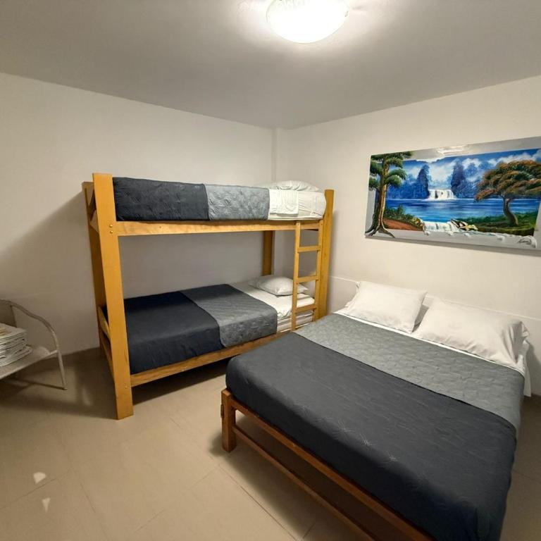 SGH Paracas Hospedaje - Habitación Cuádruple con baño privado - 2