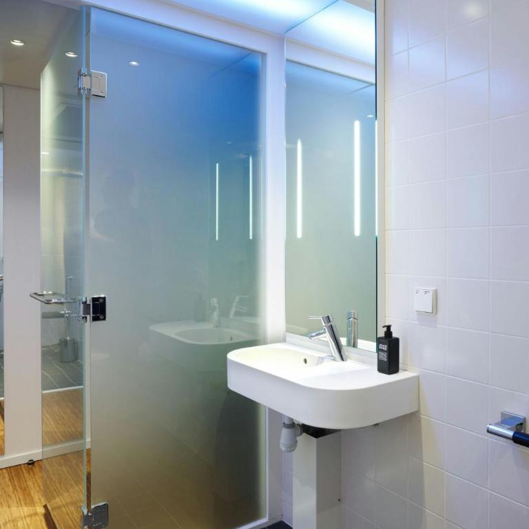 citizenM Paris Champs-Élysées - Chambre Lit King-Size Accessible aux Personnes à Mobilité Réduite - 5