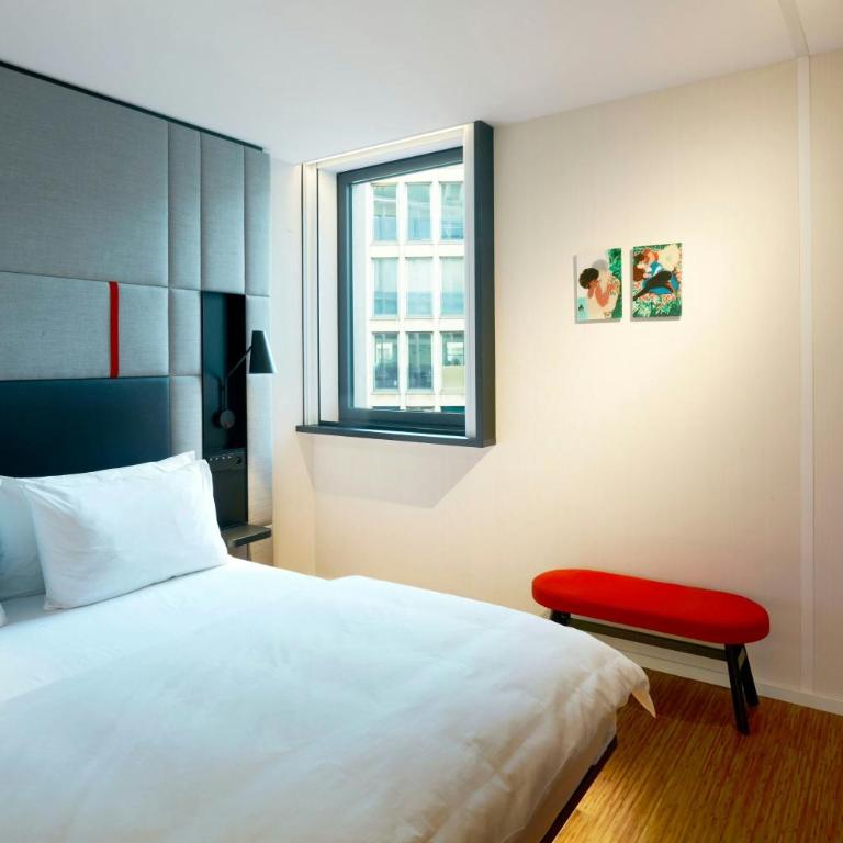 citizenM Paris Champs-Élysées - Chambre Lit King-Size Accessible aux Personnes à Mobilité Réduite - 1