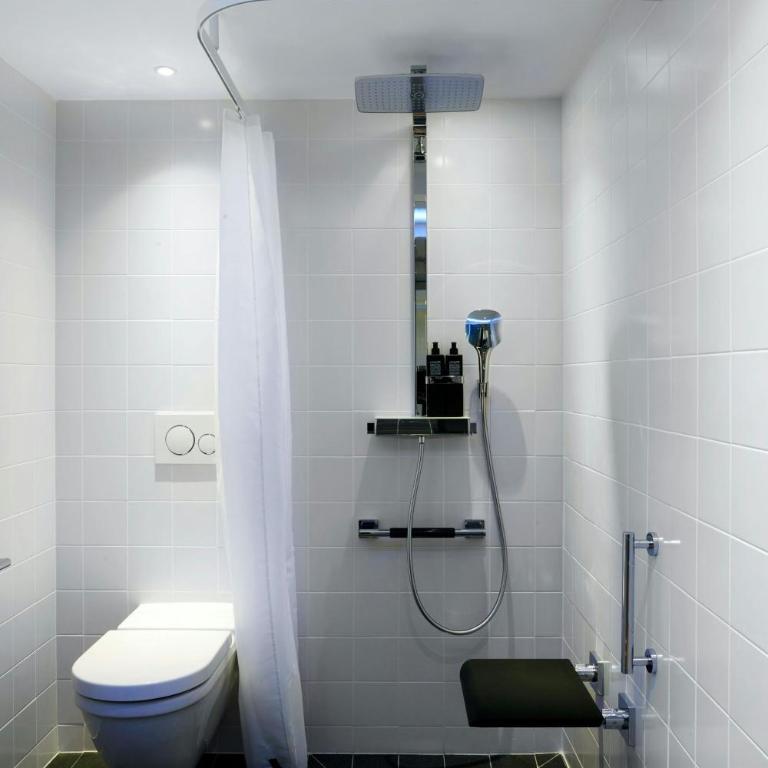 citizenM Paris Champs-Élysées - Chambre Lit King-Size Accessible aux Personnes à Mobilité Réduite - 4