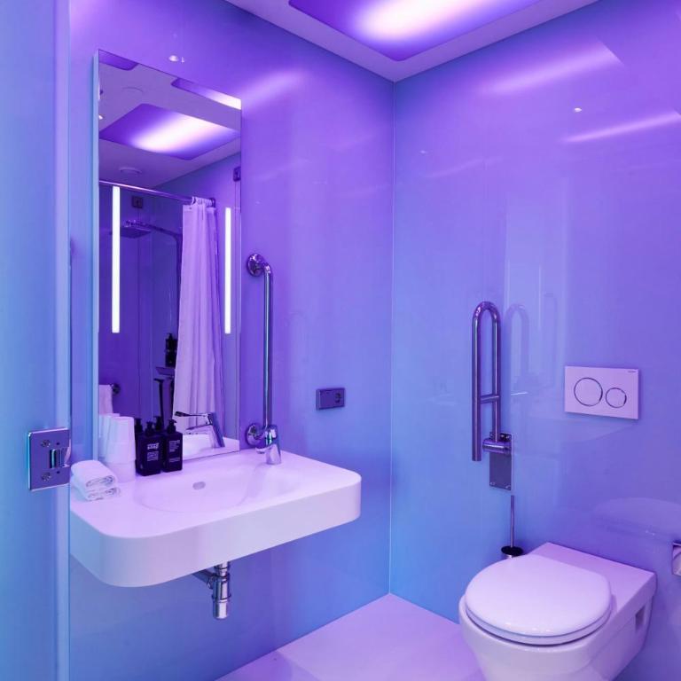 citizenM Rome Isola Tiberina - King Room - Accessible - 5