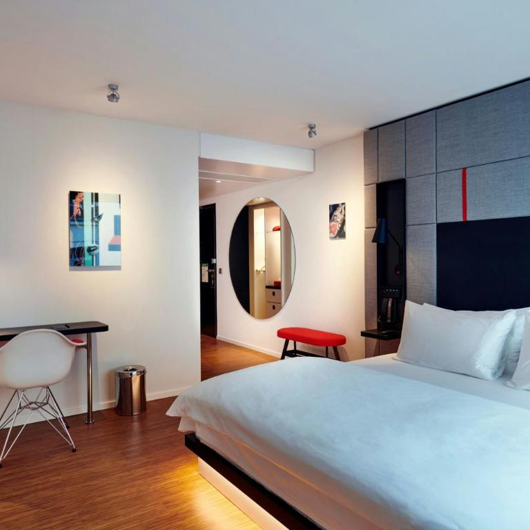 citizenM Paris Opera - Chambre Lit King-Size Accessible aux Personnes à Mobilité Réduite - 4