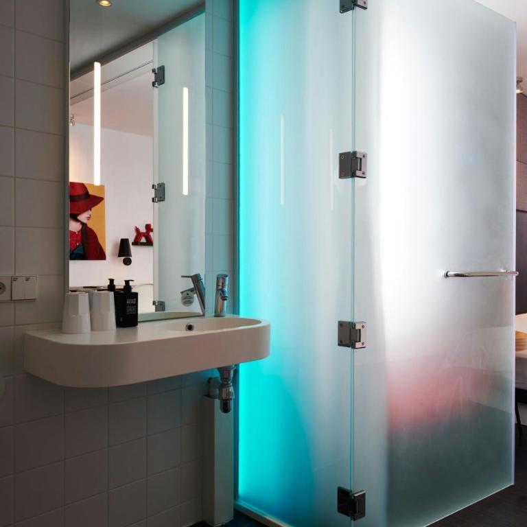 citizenM Paris Gare de Lyon - Chambre Lit King-Size Accessible aux Personnes à Mobilité Réduite - 5