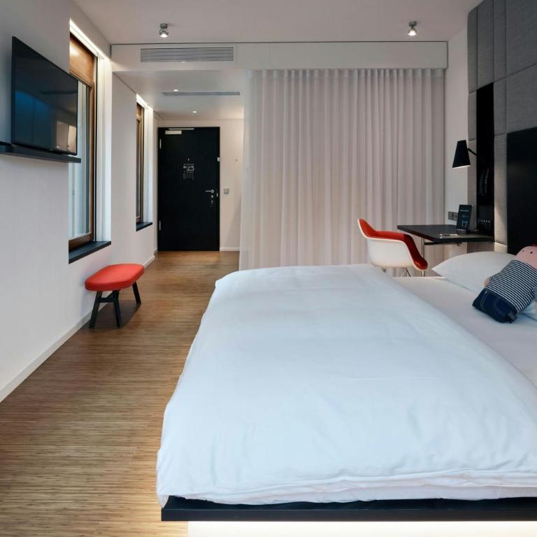 citizenM Geneva - King Room - Accessible - 2
