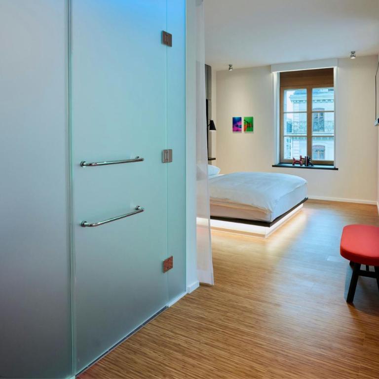 citizenM Geneva - King Room - Accessible - 5