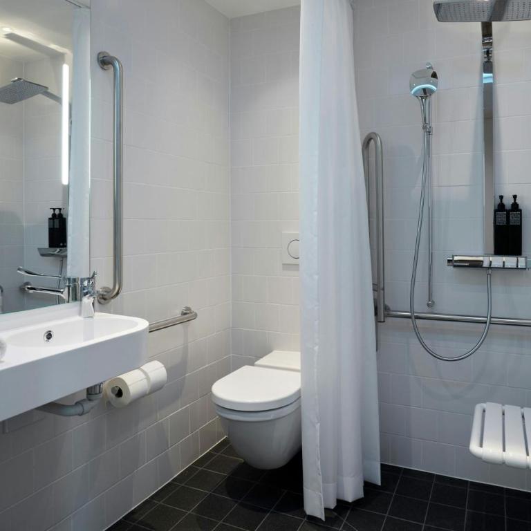 citizenM Geneva - King Room - Accessible - 6
