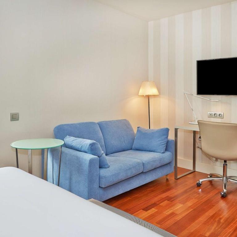 NH Barcelona Les Corts - Superior Double or Twin Room with View and Terrace - 2