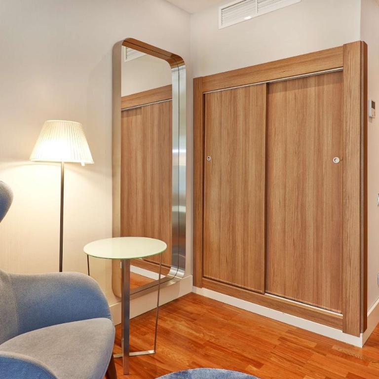 NH Barcelona Les Corts - Superior Double or Twin Room - 3