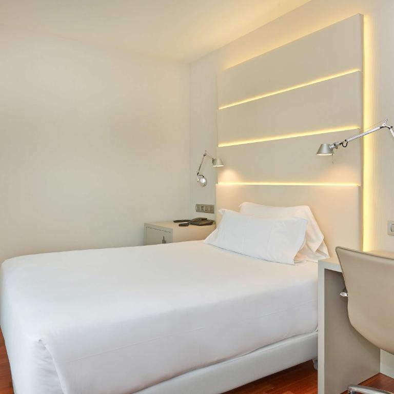 NH Barcelona Les Corts - Standard Single Room - 2