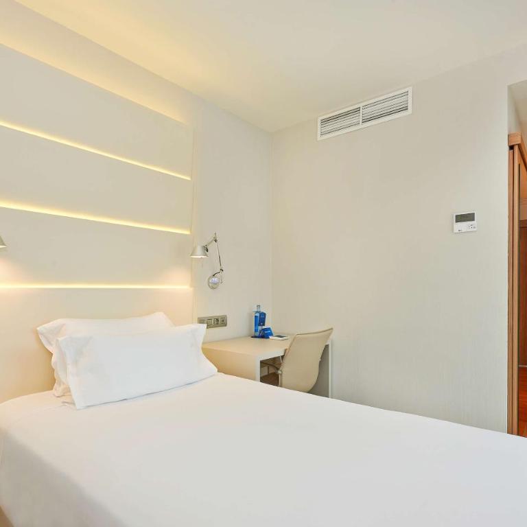NH Barcelona Les Corts - Standard Single Room - 3