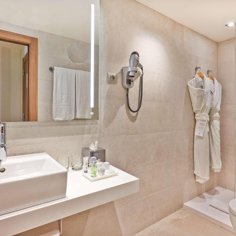 NH Barcelona Les Corts - Superior Double or Twin Room - 6