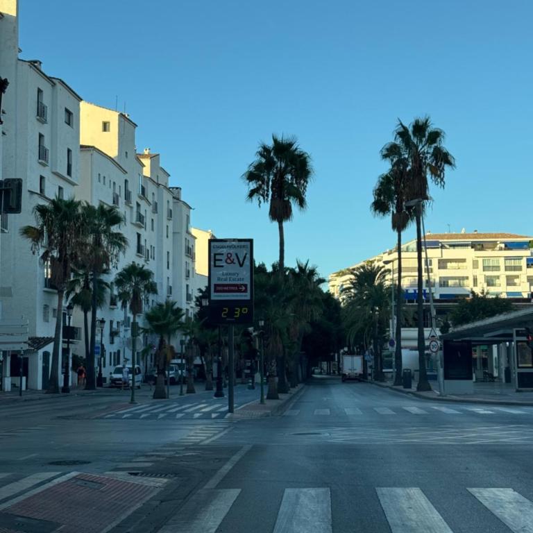 Apartamento dentro de Puerto Banus - Two-Bedroom Apartment - 2