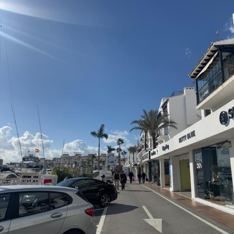 Apartamento dentro de Puerto Banus - Two-Bedroom Apartment - 17