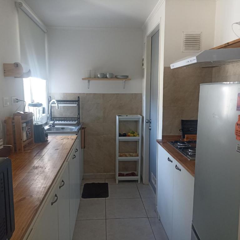 Casa en barrio tranquilo - Three-Bedroom House - 2