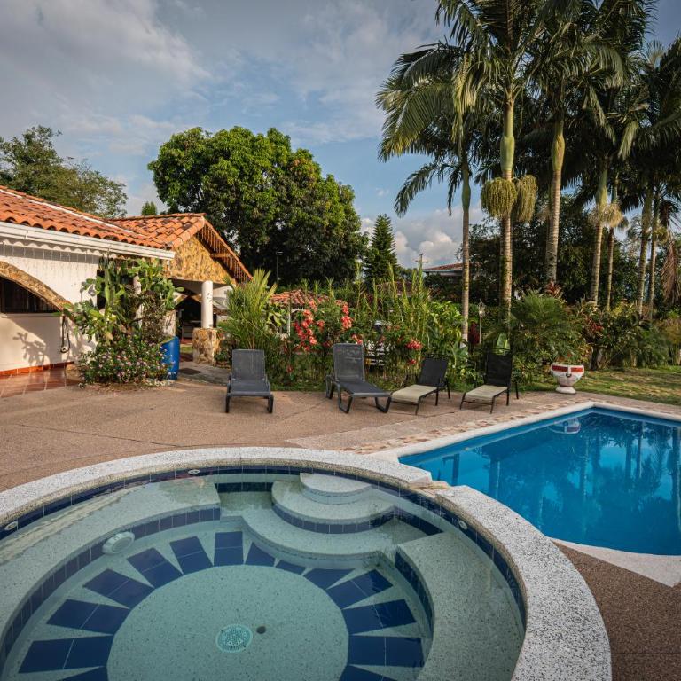 La Adorada Resort Boutique Villa - Six-Bedroom House - 70