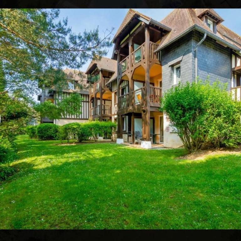 Vue sur le Golf de Deauville - Parking et Piscine - Appartement 1 Chambre avec Balcon - 7