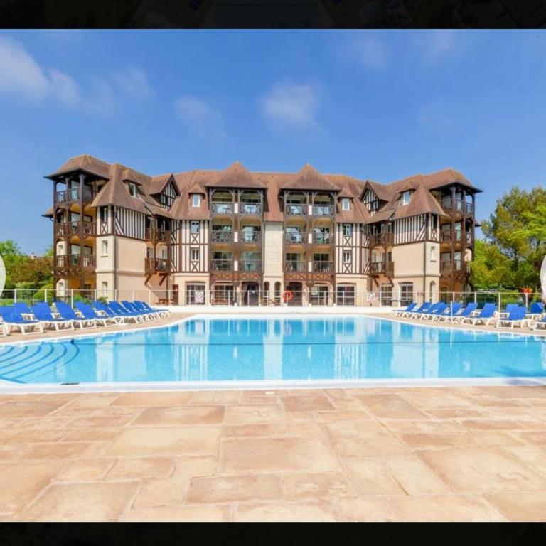 Vue sur le Golf de Deauville - Parking et Piscine - Appartement 1 Chambre avec Balcon - 20