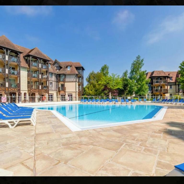 Vue sur le Golf de Deauville - Parking et Piscine - Appartement 1 Chambre avec Balcon - 1