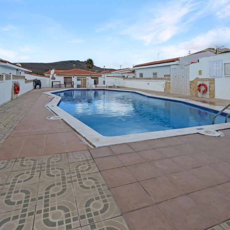 La Casita de Emily - Reformada, bien situada y con piscina amplia - Casa de 2 dormitorios - 47