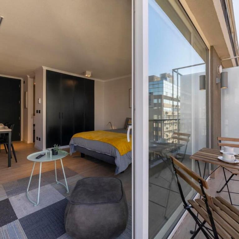 Chic Studio Retreat Steps from Costanera Center - Studio - 4