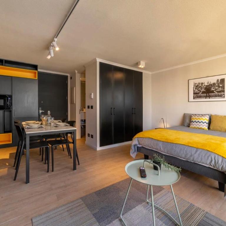 Chic Studio Retreat Steps from Costanera Center - Studio - 5