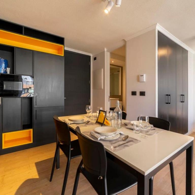 Chic Studio Retreat Steps from Costanera Center - Studio - 13