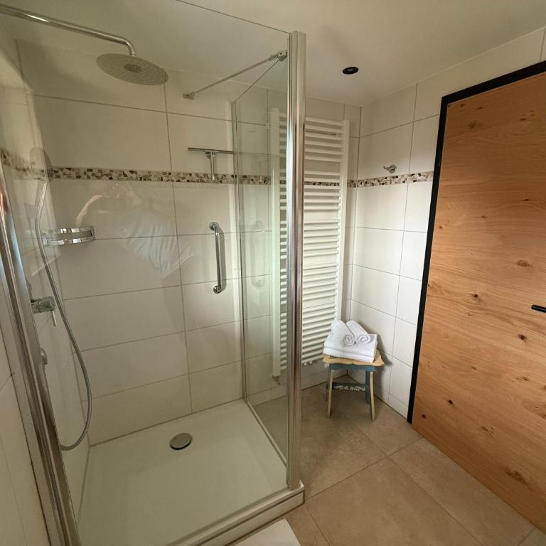 DAS BISCHOF - 5 exklusive Ferienwohnungen und 1 Doppelzimmer - 4x mit privater Zirben Sauna - Semmelservice & Hindelang PLUS - Apartment mit 1 Schlafzimmer und Balkon - 7