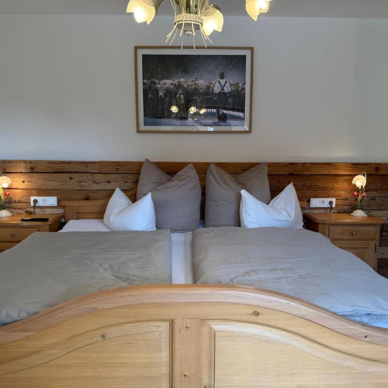 DAS BISCHOF - 5 exklusive Ferienwohnungen und 1 Doppelzimmer - 4x mit privater Zirben Sauna - Semmelservice & Hindelang PLUS - Doppelzimmer mit Balkon - 4
