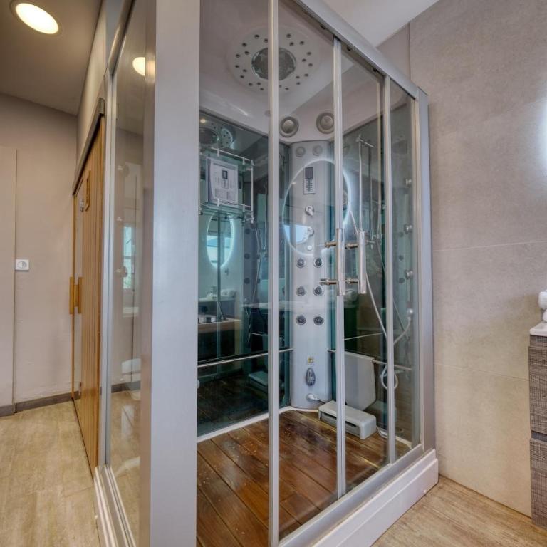 Suite & Spa - Jacuzzi - Sauna - Appartement 1 Chambre avec Baignoire Spa - 19