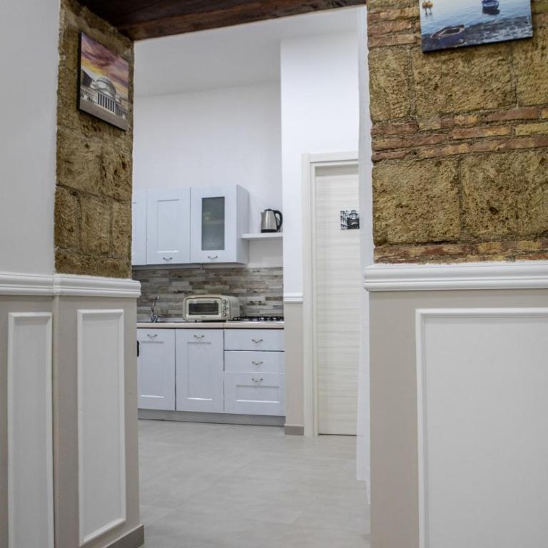 B&B Le quattro porte di napoli CENTRO STORICO - Camera Matrimoniale con Bagno Privato - 1