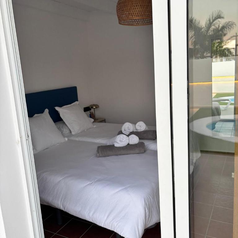 LAS MAGNOLIAS- Villa with Private Pool & BBQ - Three-Bedroom Apartment - 11