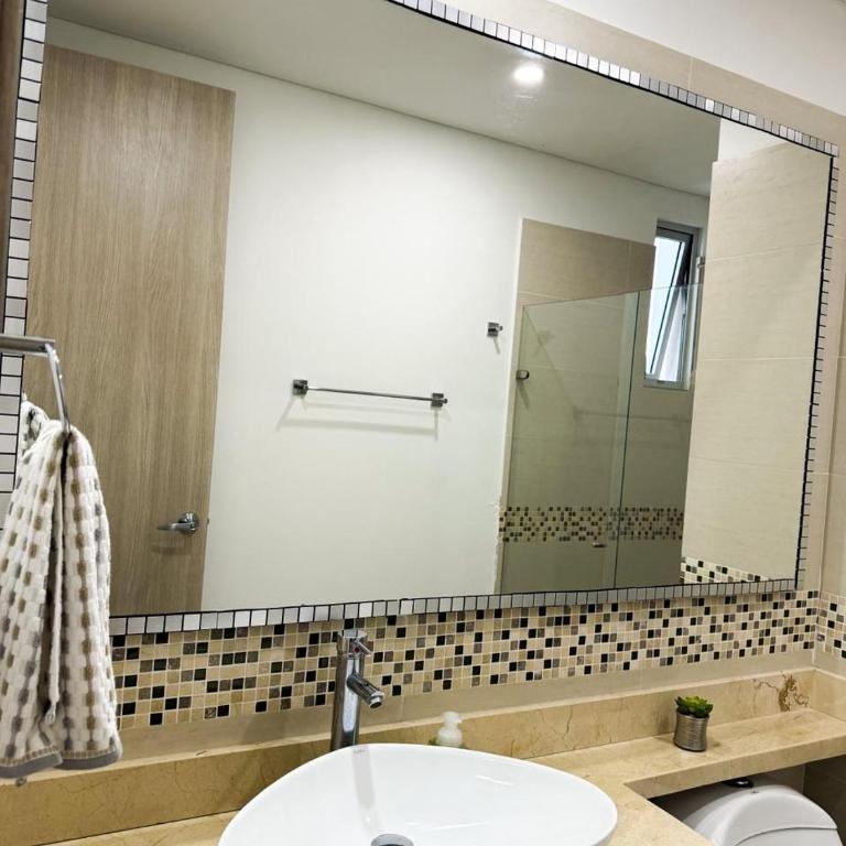 Apartamento en Palmetto sunset frente al mar piso 20 - Three-Bedroom Apartment - 23