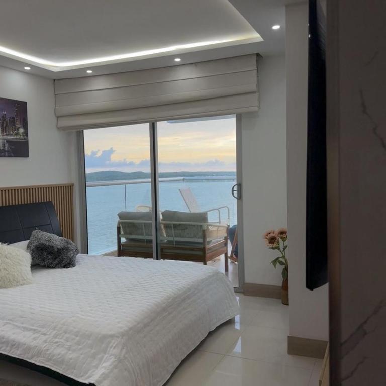 Apartamento en Palmetto sunset frente al mar piso 20 - Three-Bedroom Apartment - 25