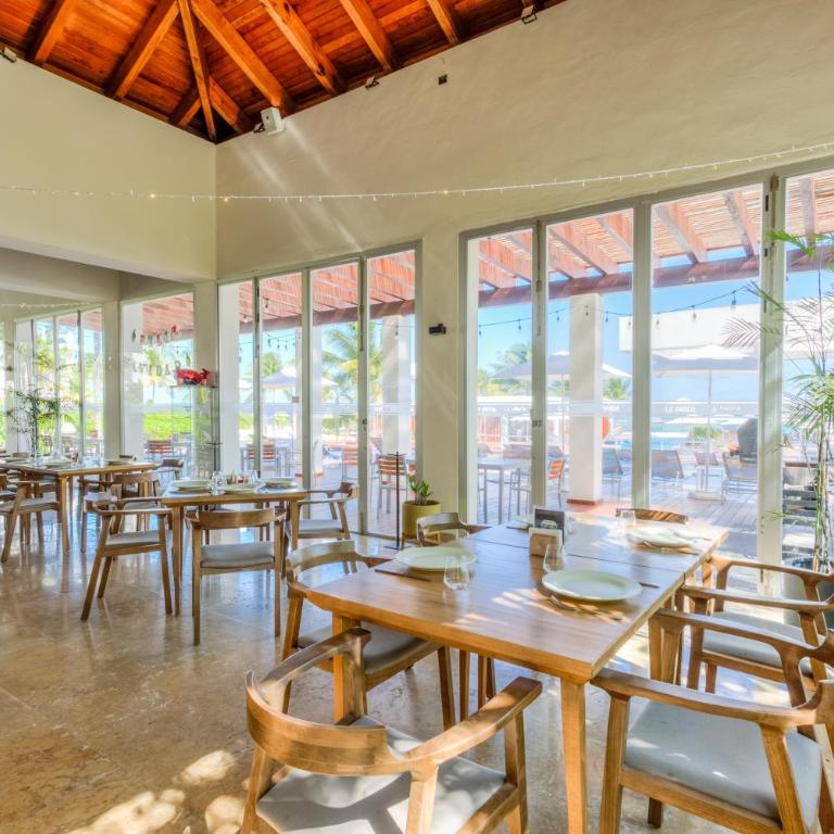Luxury 2-Bedroom Apartment with Beach Club Access - Two-Bedroom Apartment - 47