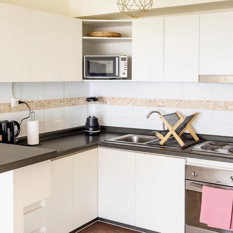 Apartment steps from the beach, 3D-2B and elevator - Three-Bedroom Apartment - 3