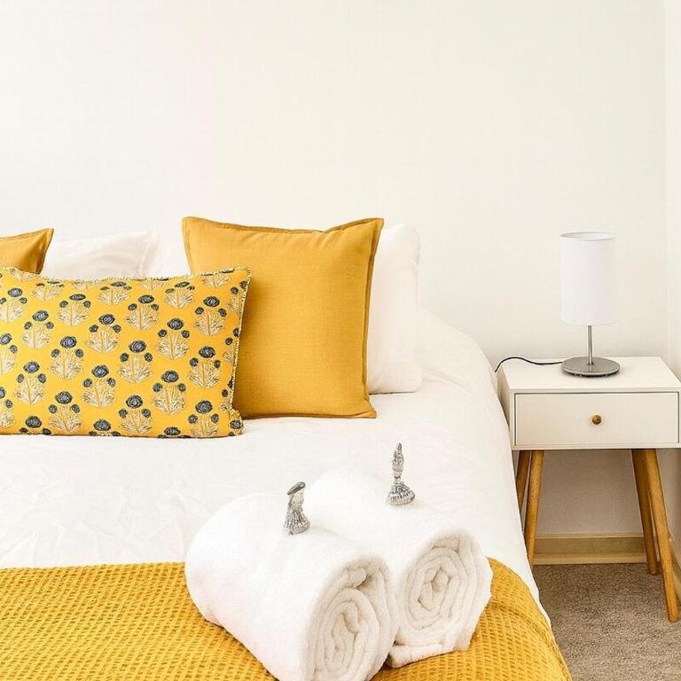Apartment steps from the beach, 3D-2B and elevator - Three-Bedroom Apartment - 1