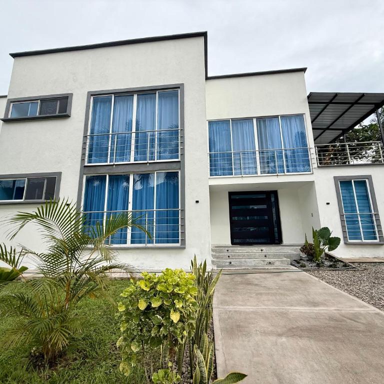 Beautiful House for Rent Quinta Alkina Villavicencio - Casa de 5 dormitorios - 2