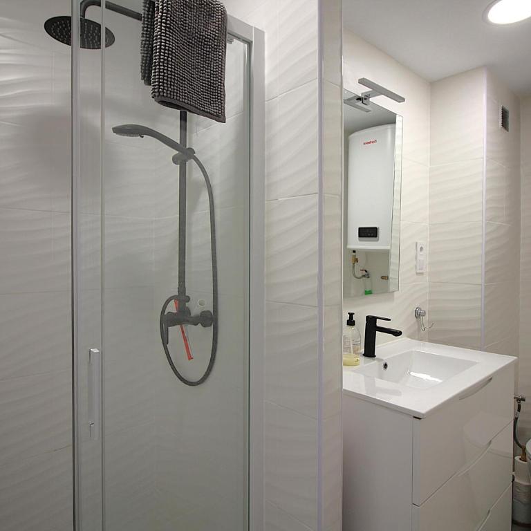 Apartamento reformado 50m de la playa de Grifeu - ES-228-204 - Apartamento - 7