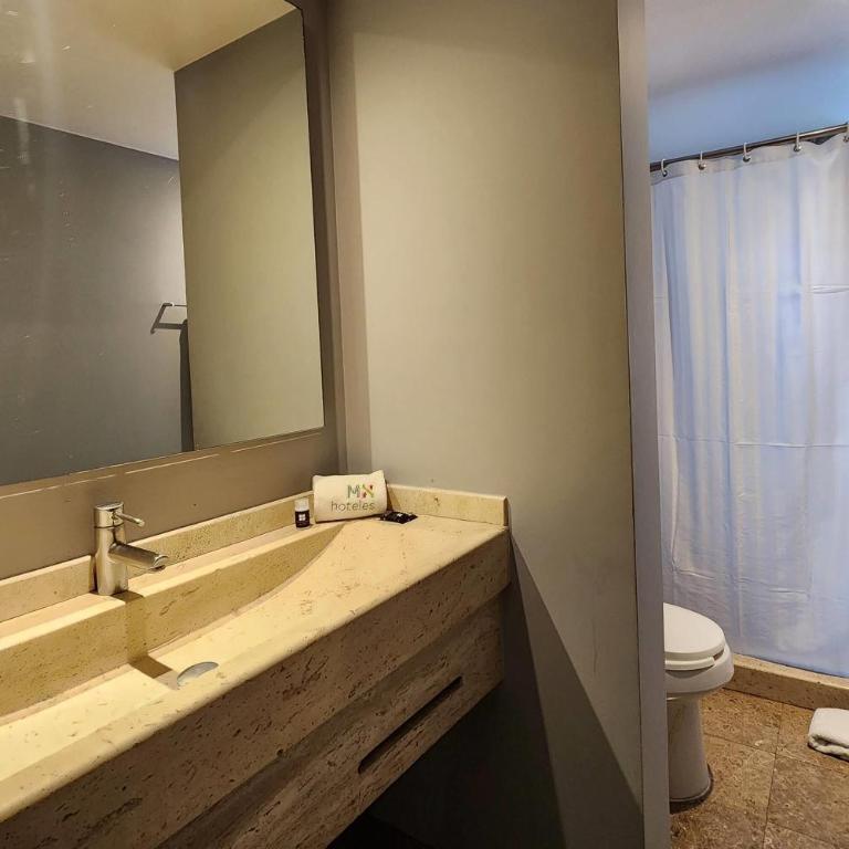 Hotel MX forum buenavista CDMX, Trademark by Wyndham - Queen Suite with Sofa Bed - Non-Smoking - 2