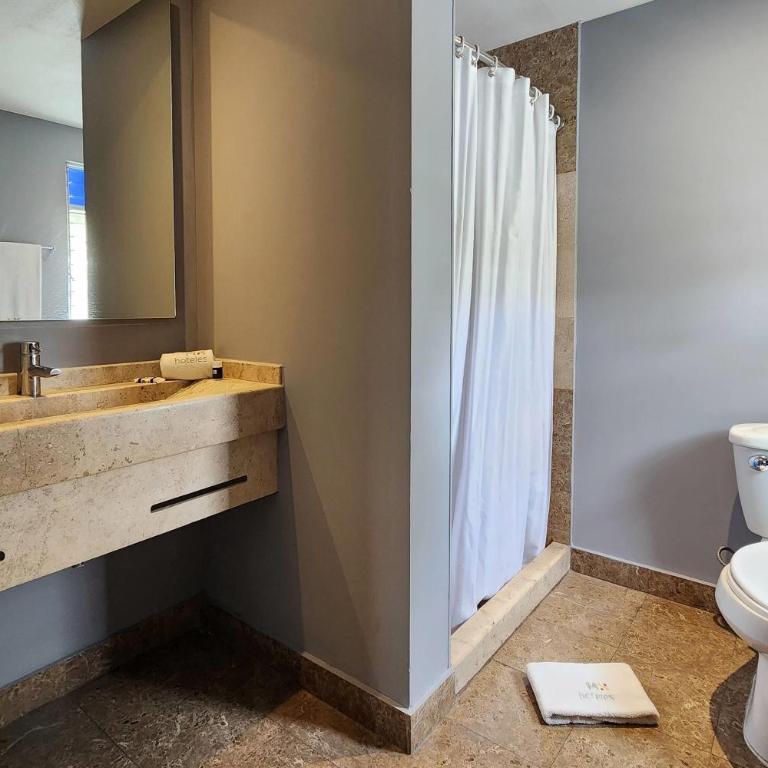 Hotel MX forum buenavista CDMX, Trademark by Wyndham - Queen Suite with Sofa Bed - Non-Smoking - 1