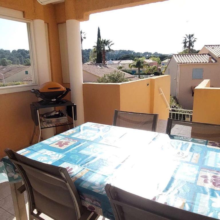Duplex 3 pièces, 6 couchages, proche plage, parking, Le Lavandou - FR-1-251-873 - Apartment - 2