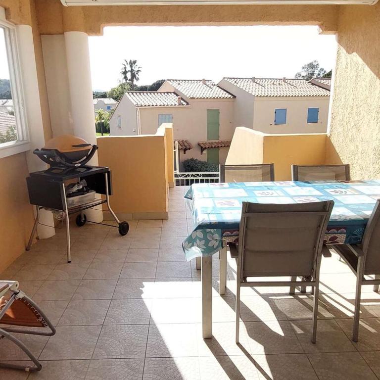 Duplex 3 pièces, 6 couchages, proche plage, parking, Le Lavandou - FR-1-251-873 - Apartment - 1