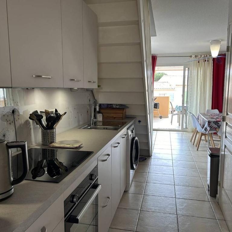 Duplex 3 pièces, 6 couchages, proche plage, parking, Le Lavandou - FR-1-251-873 - Apartment - 6